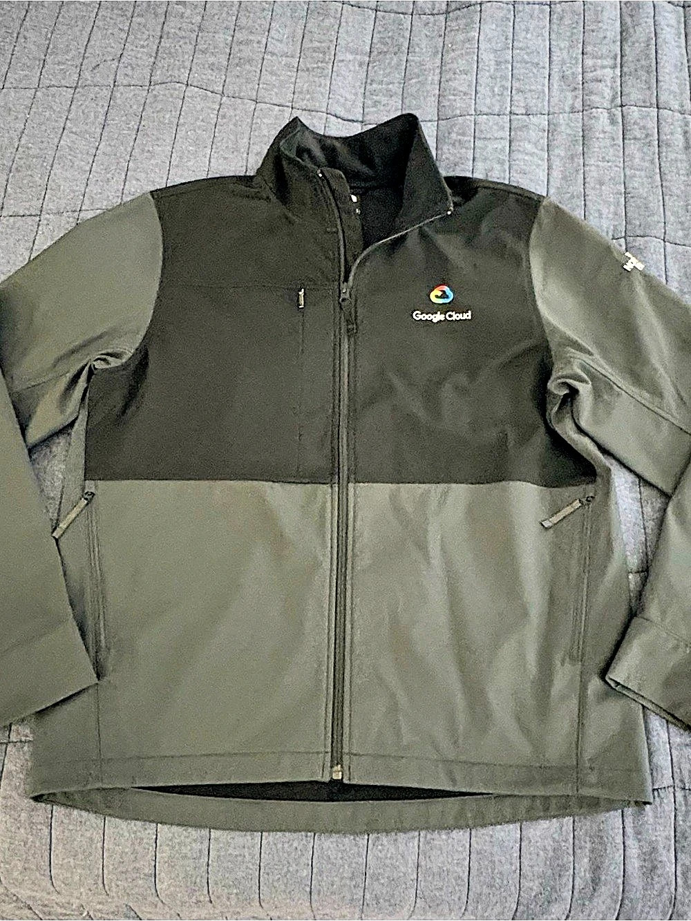 The North Face Castle Rock Men's Color Block Black & Grey Soft Shell Jacket; L